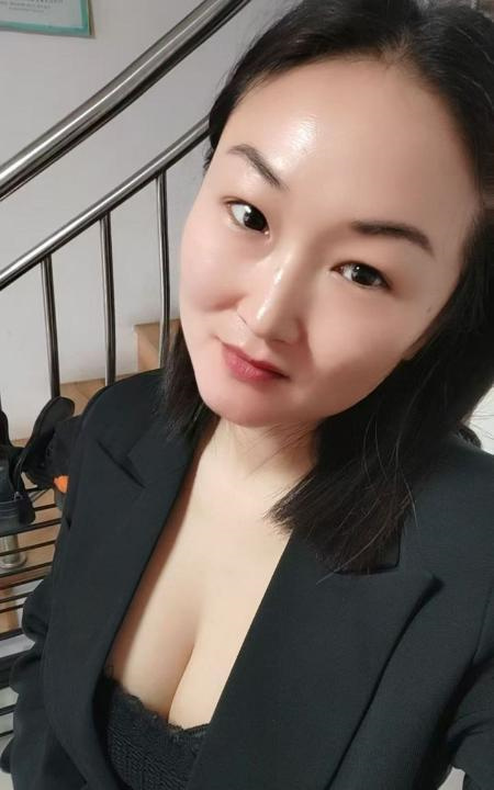 丰满型大胸少妇