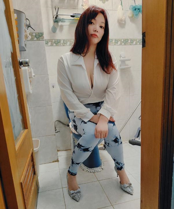 皮肤白的韵味少妇
