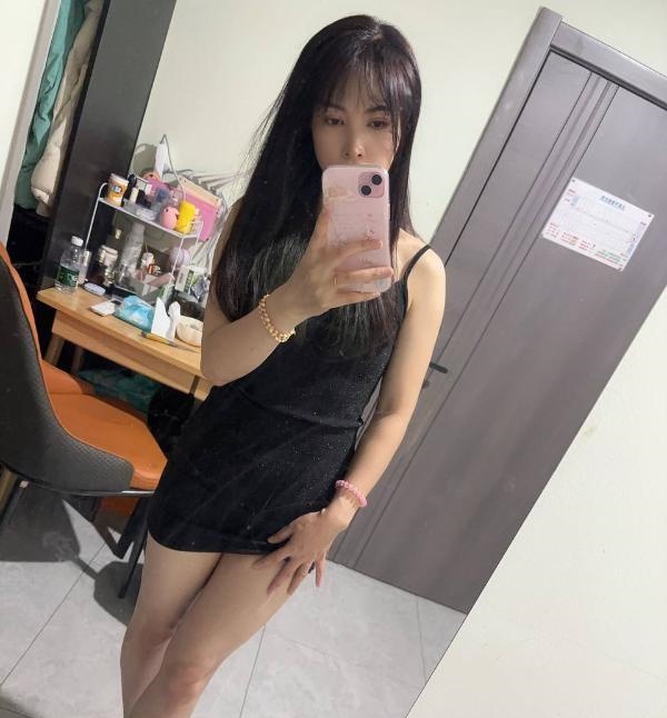浦东白皙长腿丝足少妇