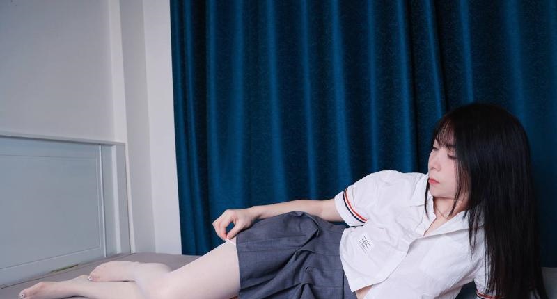 浦东白皙长腿丝足少妇