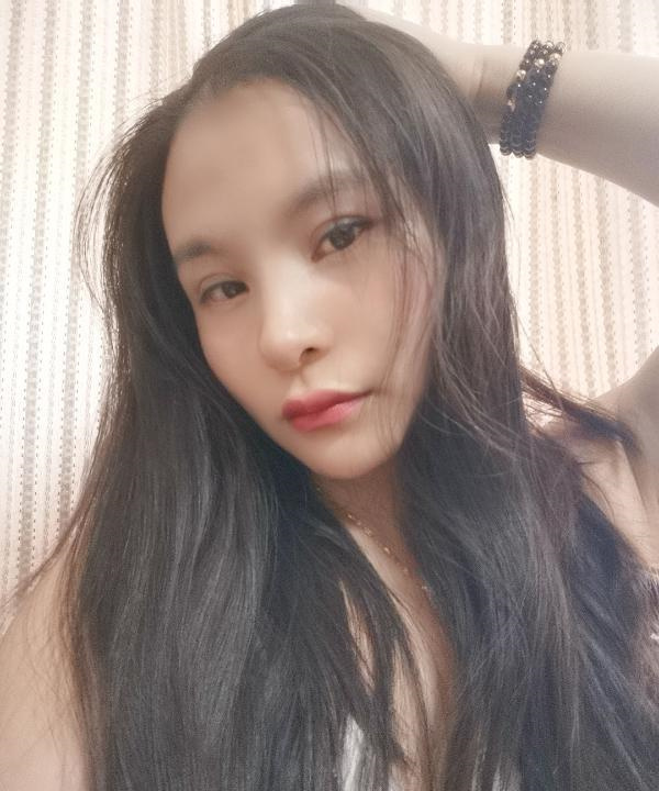 汉口火车站娇小妹子