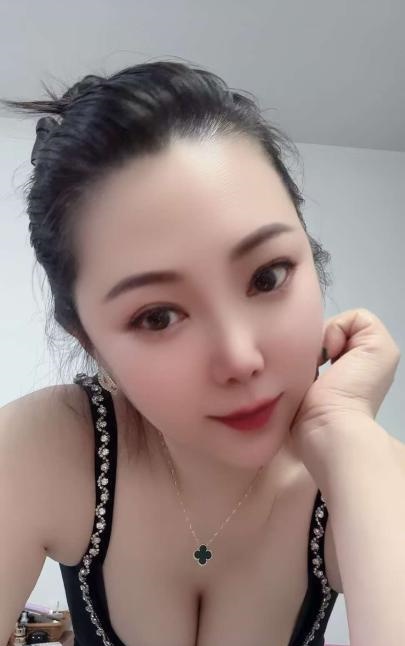 大香奶子里品尝姐姐香