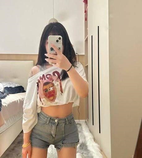 少妇感大胸丰臀老师