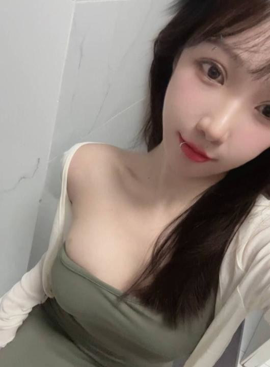 少妇感大胸丰臀老师
