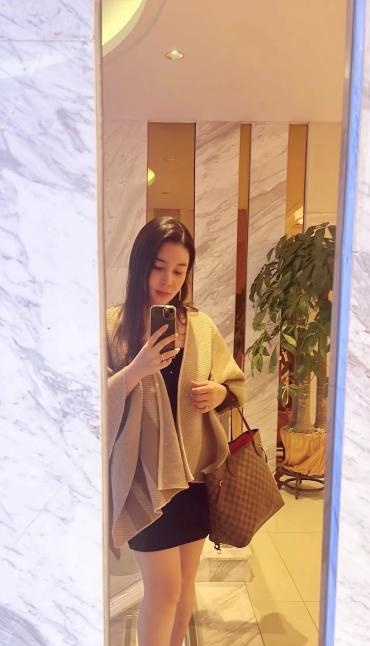 三刷服务系骚女小如