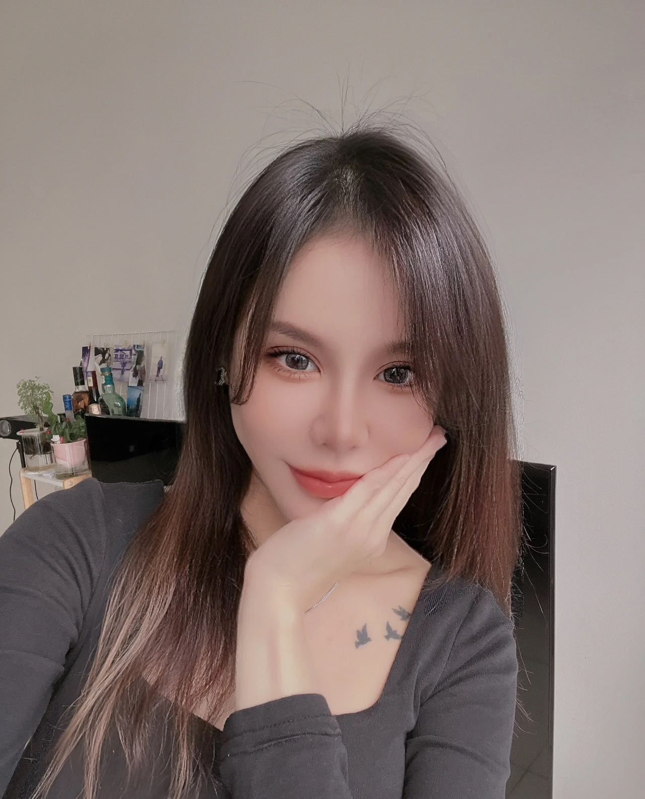 大奶网红脸美女