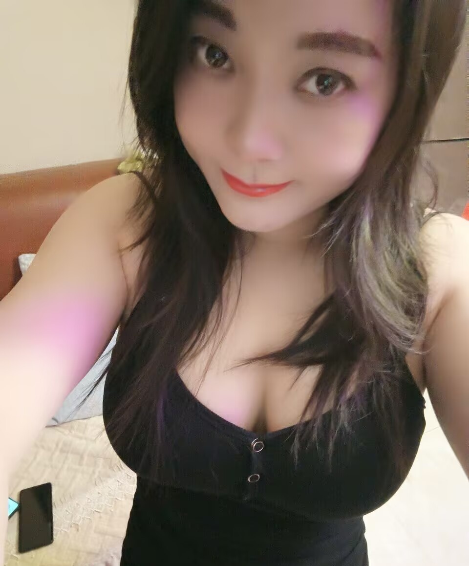 骚货车震艳舞御姐