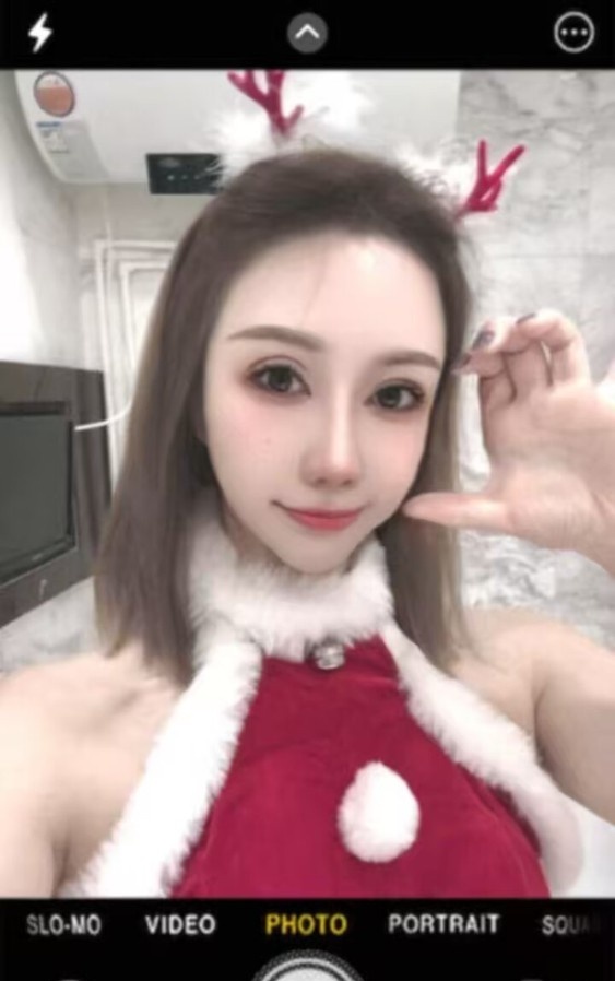 气质短发美女