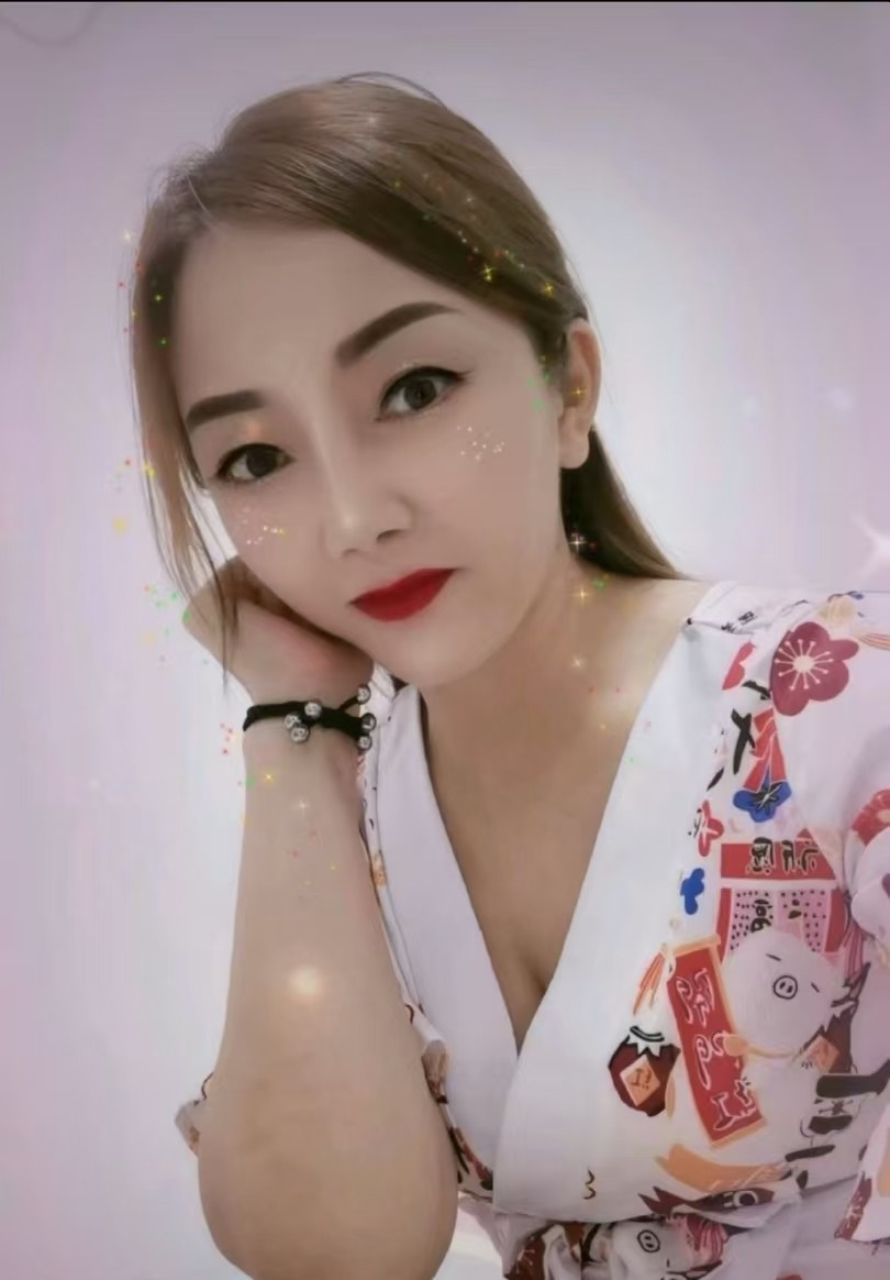 翻食少妇