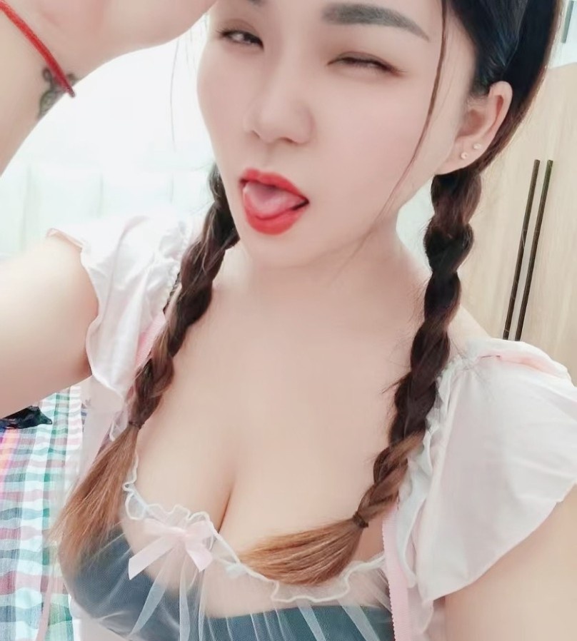 满嘴骚话的骚妇