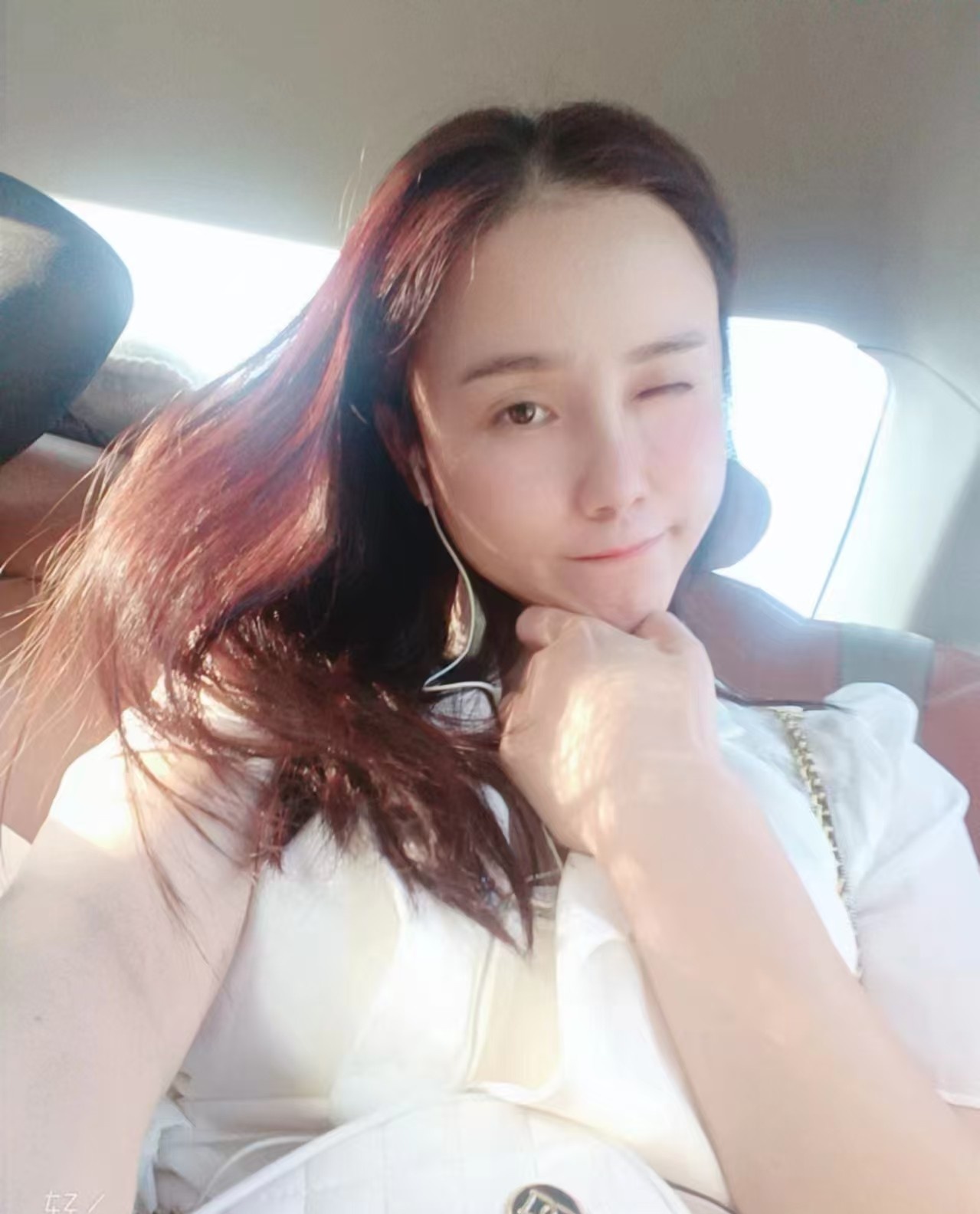 长腿服务型白嫩少妇