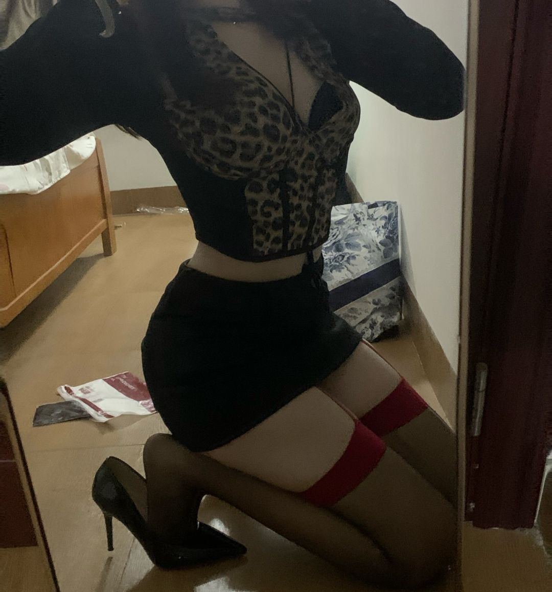 迷人美腿小琪老师