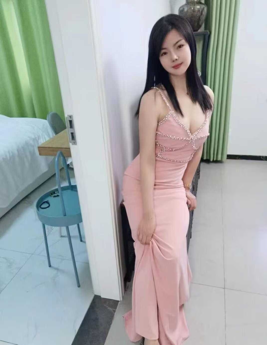大奶软妹依依