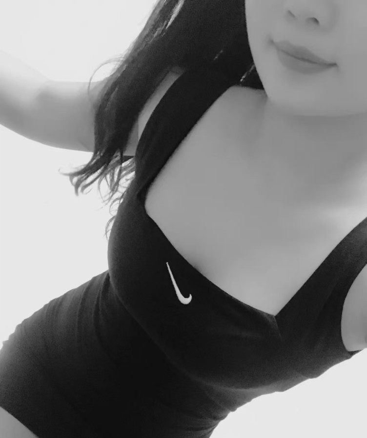 健谈靓丽美女