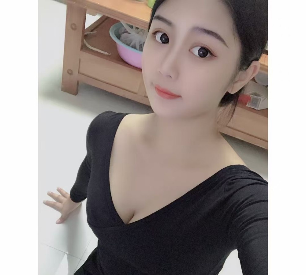 健谈靓丽美女