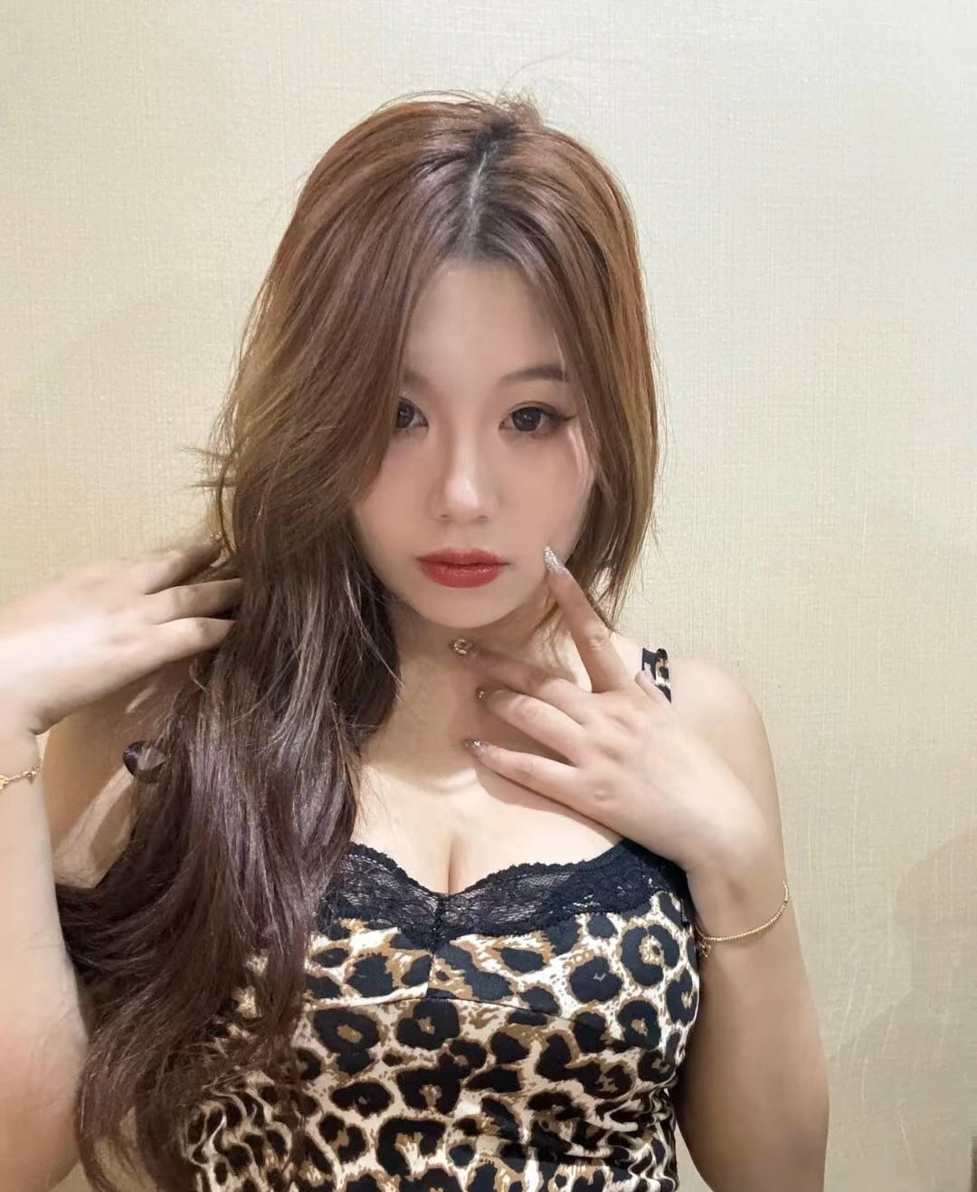 肤白貌美骚妹子