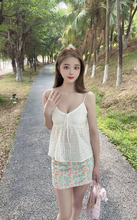 颜值大胸翘臀妹子
