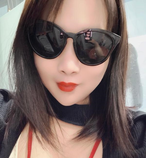 大胸肥臀小骚妇
