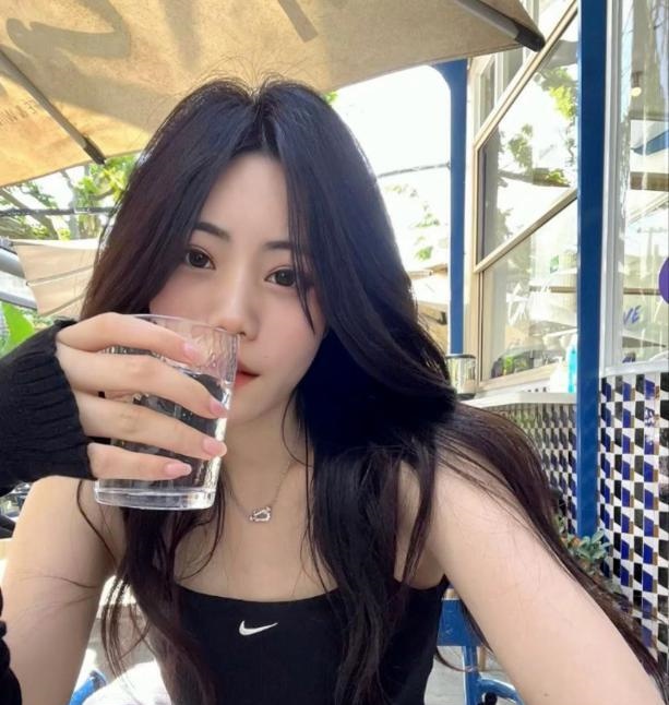 长腿细腰嫩妹