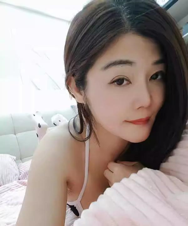 英子黑丝