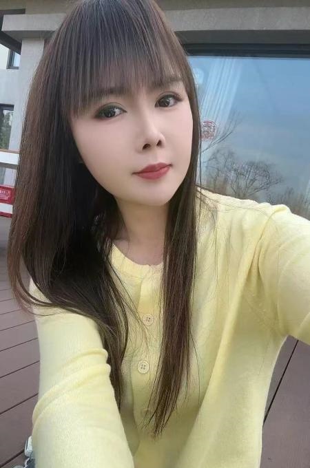 张府园地铁站大胸姐姐