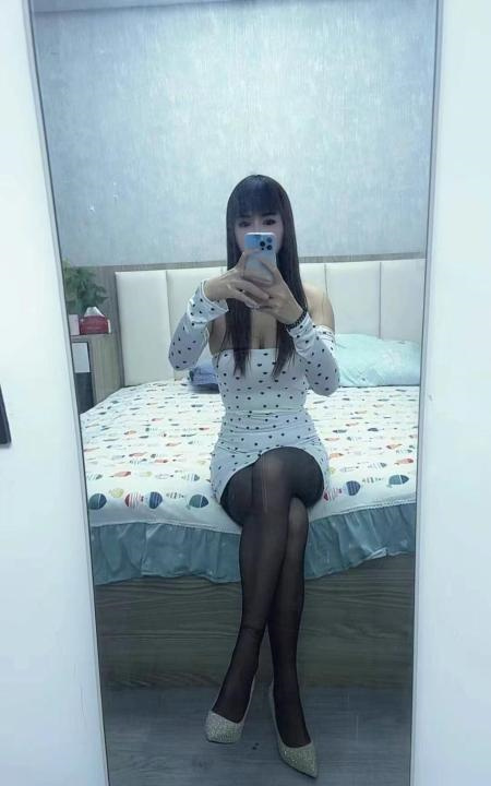 张府园地铁站大胸姐姐