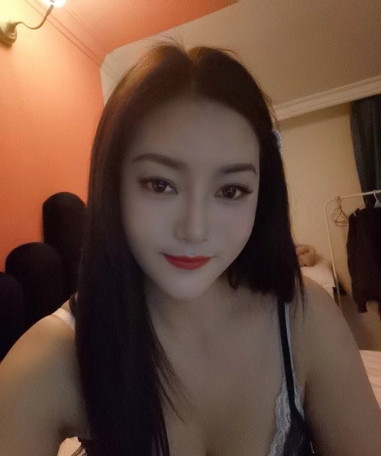 大奶肥臀服务系小姐姐