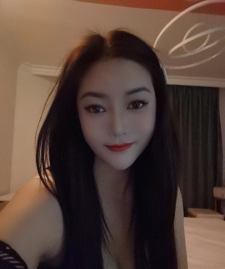大奶肥臀服务系小姐姐