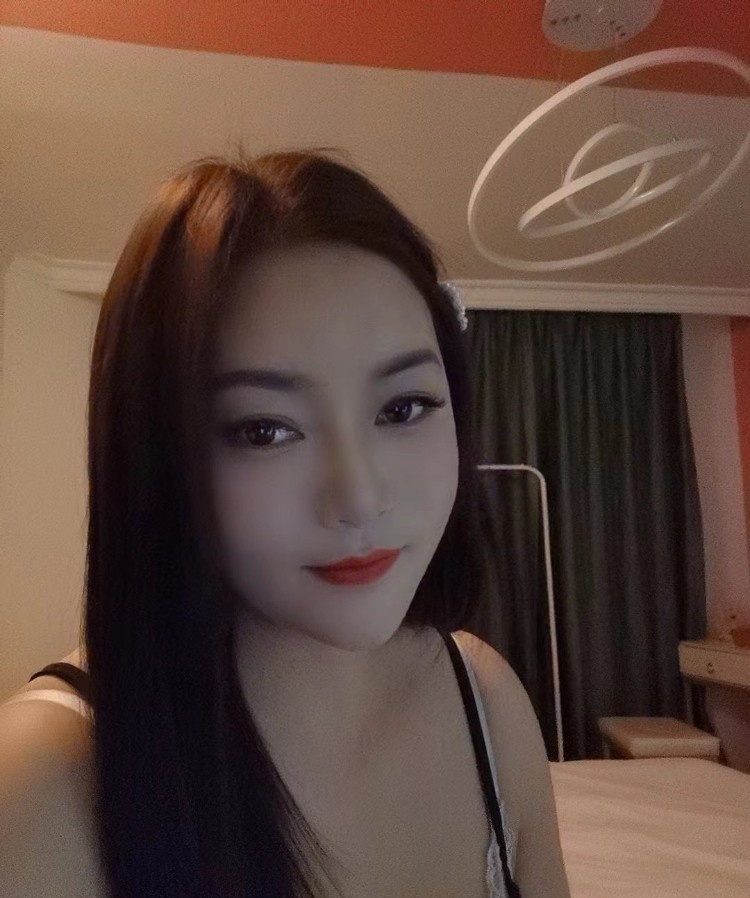 大奶肥臀服务系小姐姐