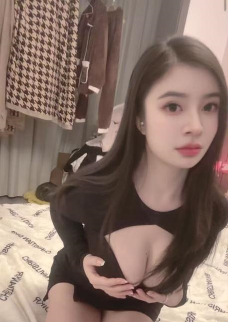 天然大胸美少妇