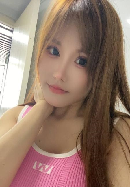 奶大活好骚妹子