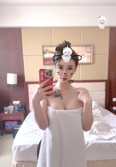 惠城舌吻反差尤物