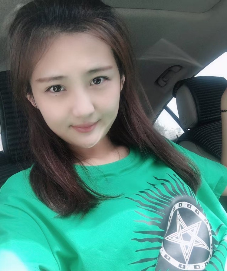 小御姐型美女