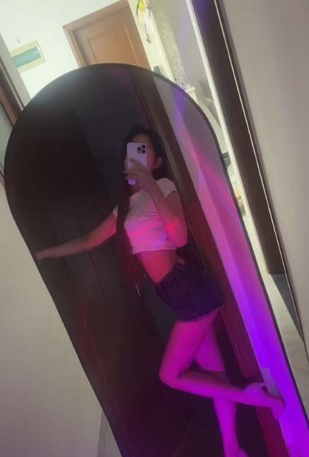 徐汇带服务有腹肌妹子