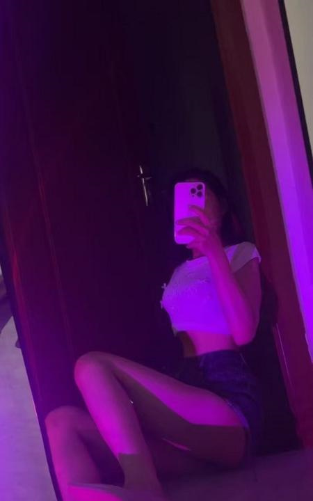 徐汇带服务有腹肌妹子