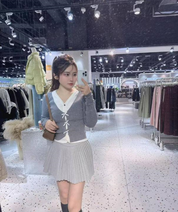 纯情大胸闷骚少女