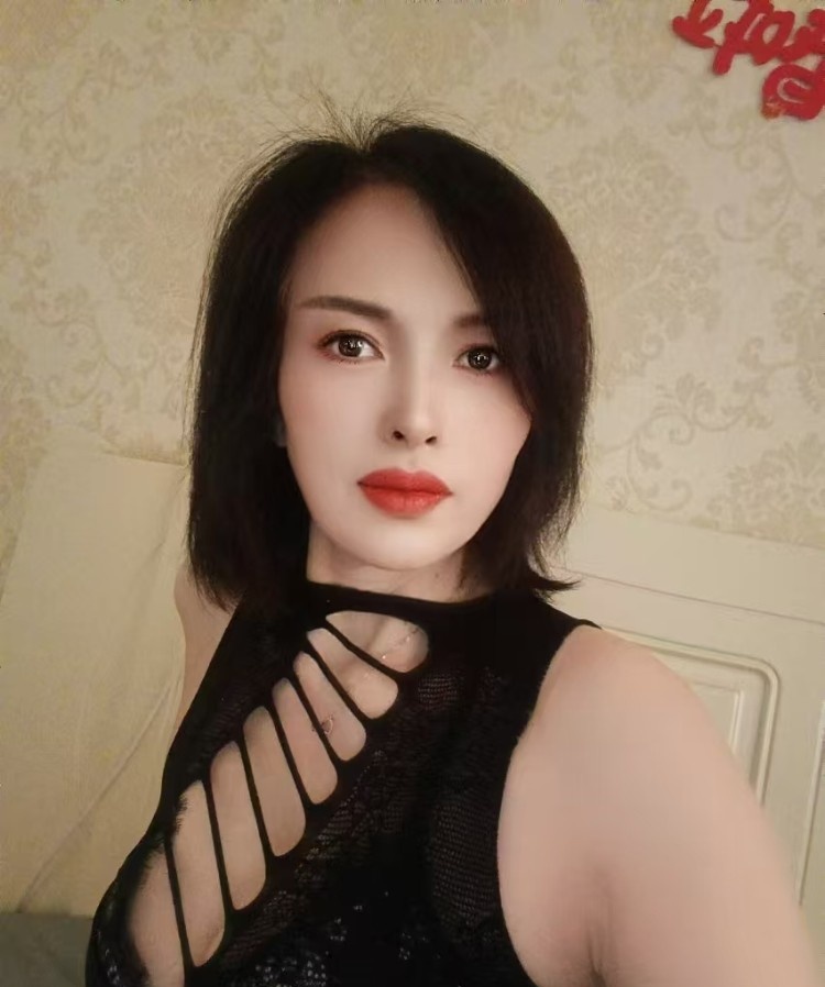二七区性感美臀御姐