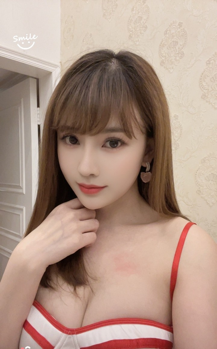 肤白颜值诗诗老师