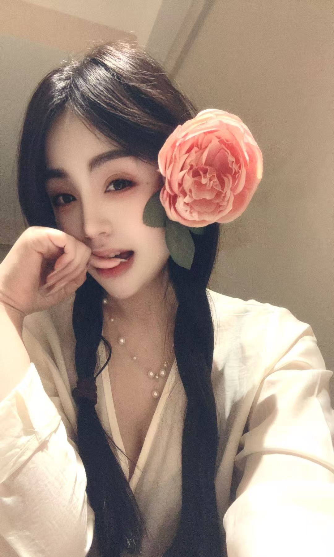 河东美女甜甜有内涵