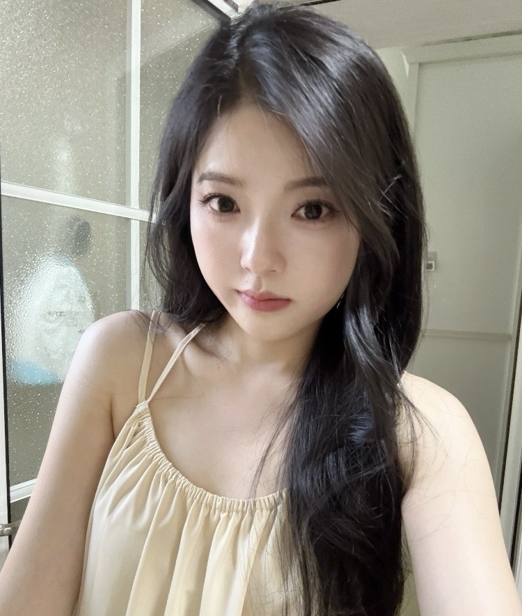 性感甜美李哈哈