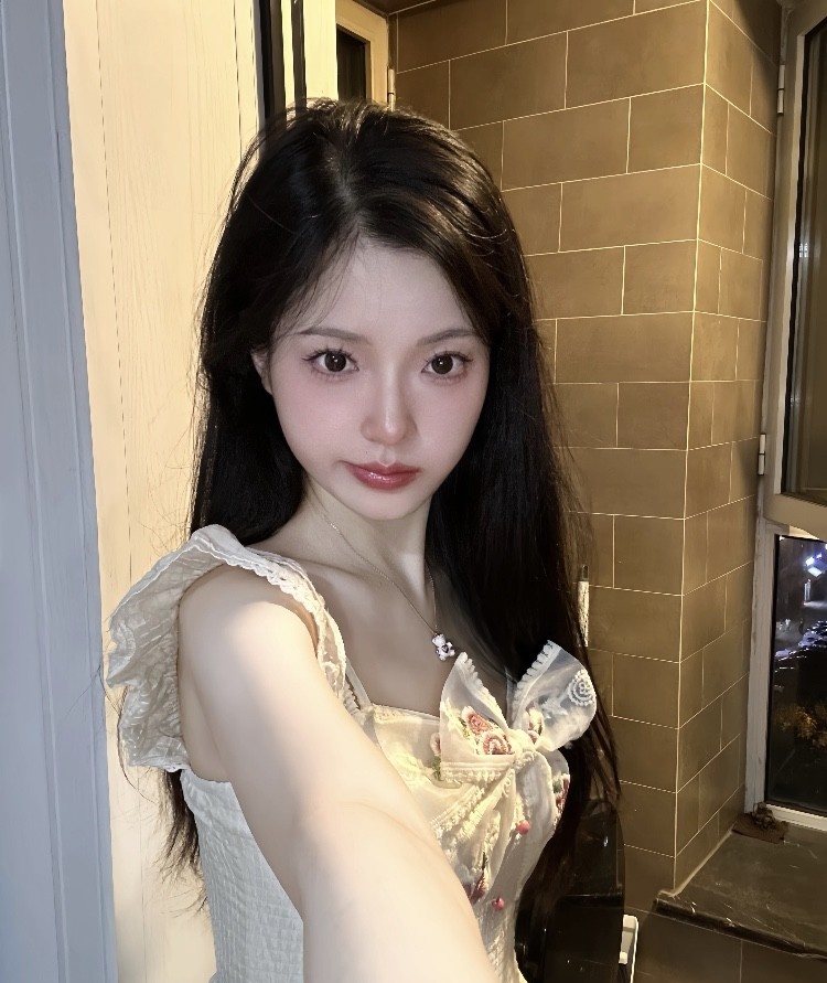 性感甜美李哈哈