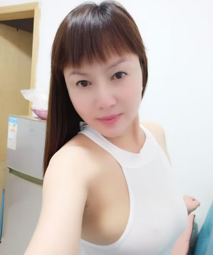 宝安大奶骚冰