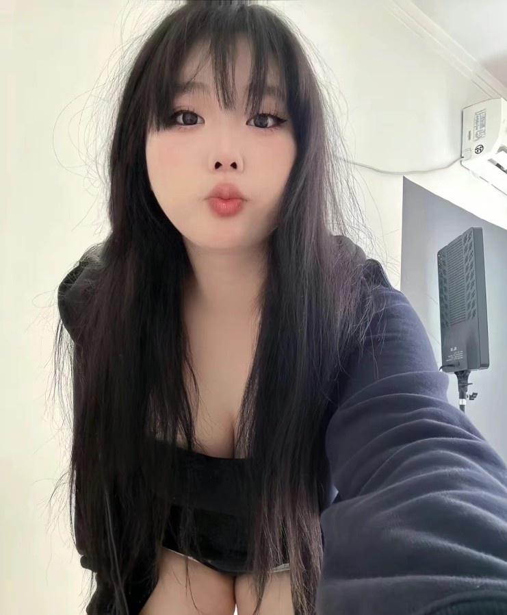余杭丰满希希