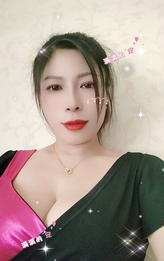 轻熟大胸姐姐