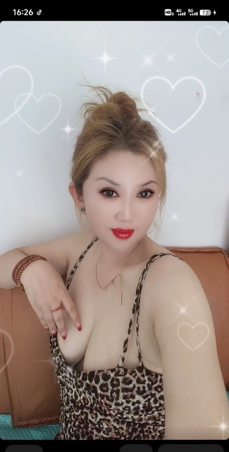 金发女郎少妇