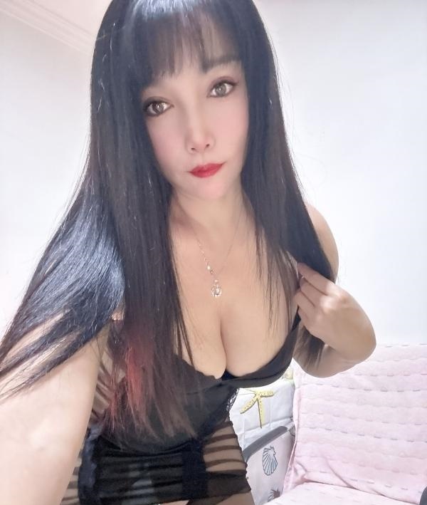 白皙丰满水娃