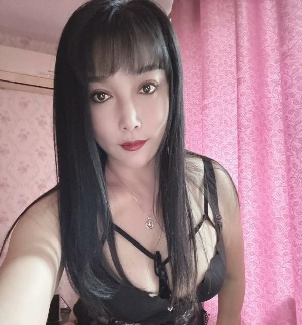 白皙丰满水娃