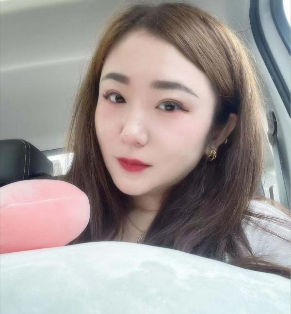 肤白丰满骚小美