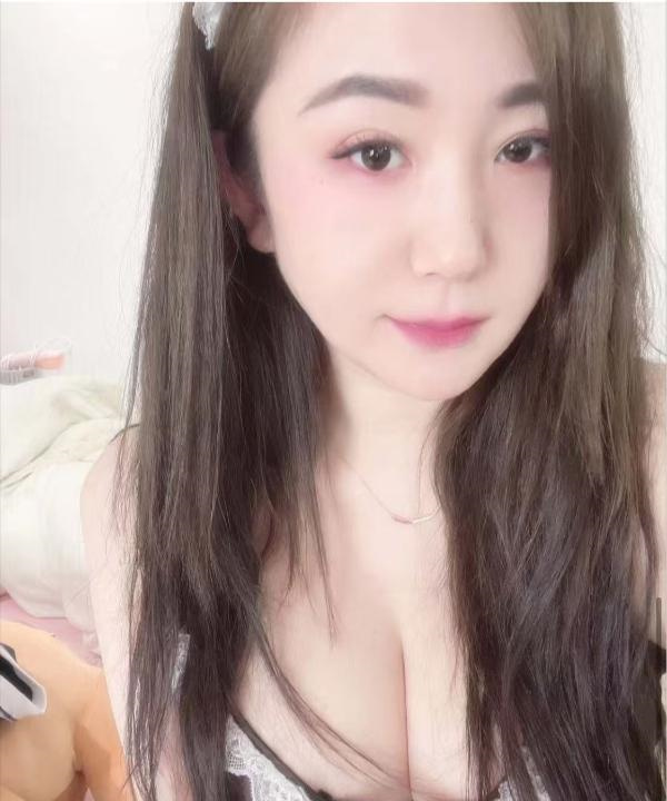 肤白丰满骚小美