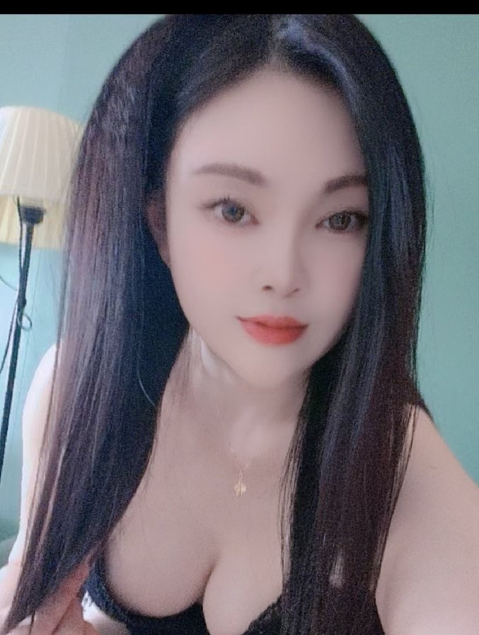 身材苗条少妇